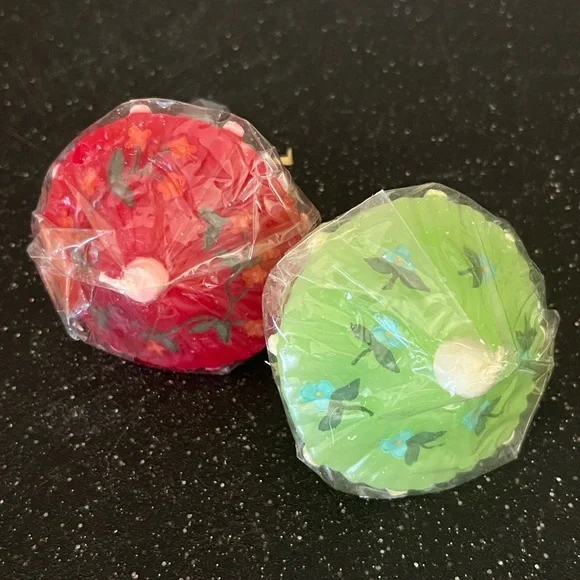 Set of 2 Pottery Barn Floating Umbrella Candles Red & Green - Picture 5 of 5